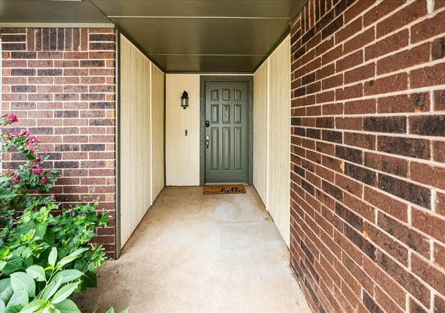 4th image of 12337 Rockgate Dr, Yukon, OK 73099 | MLS# 1240074