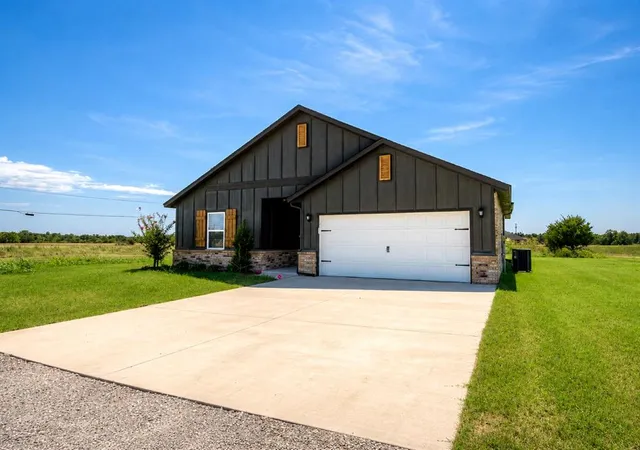 Photo 3 of Sale Pending at 5661 Grassland Dr, Guthrie, OK 73044 | MLS# 1240085 | Listing updated on 2026-09-15