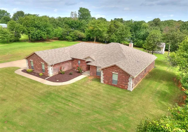 Photo 3 of Sale Pending at 3222 E Simmons Rd, Edmond, OK 73034 | MLS# 1240087 | Listing updated on 2026-08-26