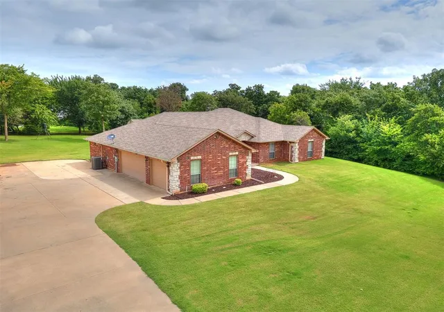 Photo 4 of Sale Pending at 3222 E Simmons Rd, Edmond, OK 73034 | MLS# 1240087 | Listing updated on 2026-08-26