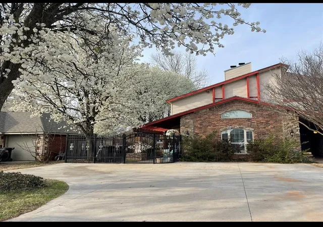 1st image of 201 Se 34 St, Moore, OK 73160 | MLS# 1240093