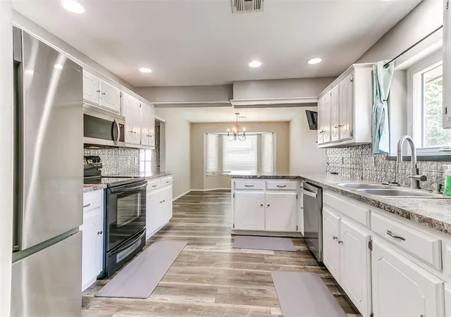 Photo 4 of Sale Pending at 2901 Allens Trl, Edmond, OK 73012 | MLS# 1240105 | Listing updated on 2026-08-13