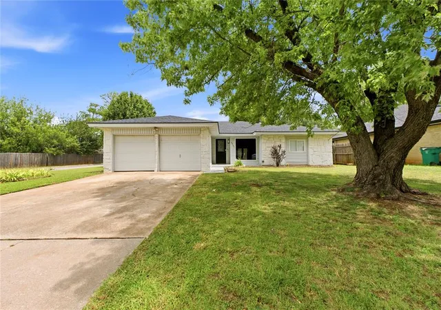Photo 3 of Single family home for sale at 8029 Nw 89th Street, Oklahoma City, OK 73132 | MLS# 1240119 | Listing updated on 2026-09-01