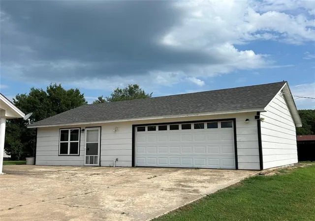 2nd image of 466774 E 1070 Rd, Sallisaw, OK 74955 | MLS# 1240130