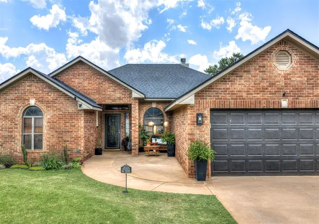 1st image of 310 Shale Crst, Clinton, OK 73601 | MLS# 1240153