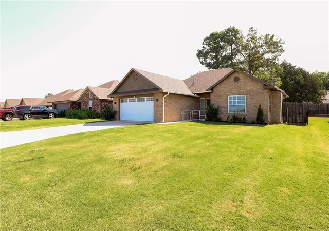 Photo 1 of Single family home for sale at 2213 Bent Tree Rd, Shawnee, OK 74804 | MLS# 1240166 | Listing updated on 2026-09-30