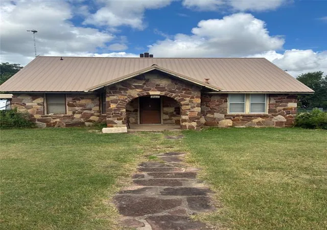 1st image of 701 S 15th St, Duncan, OK 73533 | MLS# 1240175