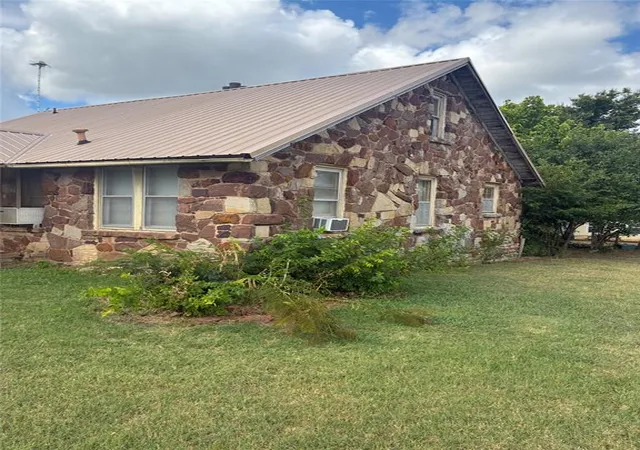 2nd image of 701 S 15th St, Duncan, OK 73533 | MLS# 1240175