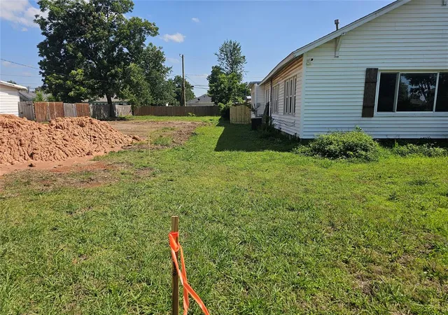 2nd image of 125 W Midland St, Shawnee, OK 74804 | MLS# 1240186