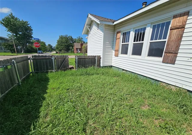 27th image of 125 W Midland St, Shawnee, OK 74804 | MLS# 1240186