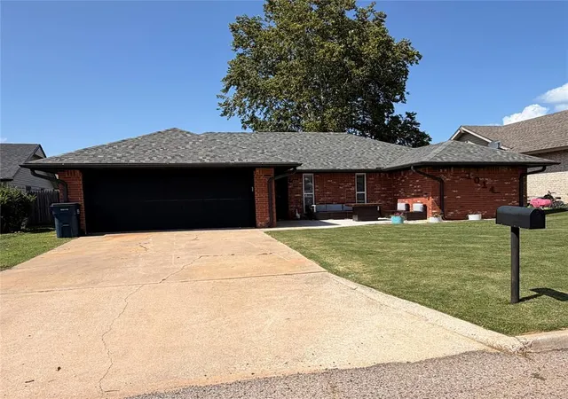 2nd image of 1014 Kimberly Ct, Seminole, OK 74868 | MLS# 1240188