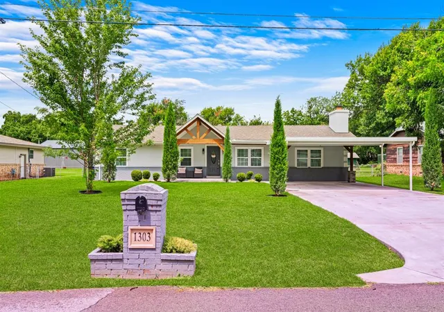 Single family home for sale at 1303 N Carol Ln, Oklahoma City, OK 73127 | MLS# 1240199