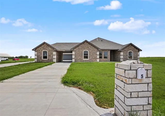 Photo 3 of Single family home for sale at 5 Old Glory Ave, Altus, OK 73521 | MLS# 1240205 | Listing updated on 2026-09-16