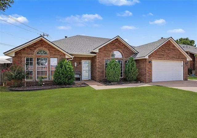 Photo 2 of Single family home for sale at 904 N Towne Cir, Altus, OK 73521 | MLS# 1240228 | Listing updated on 2026-08-26