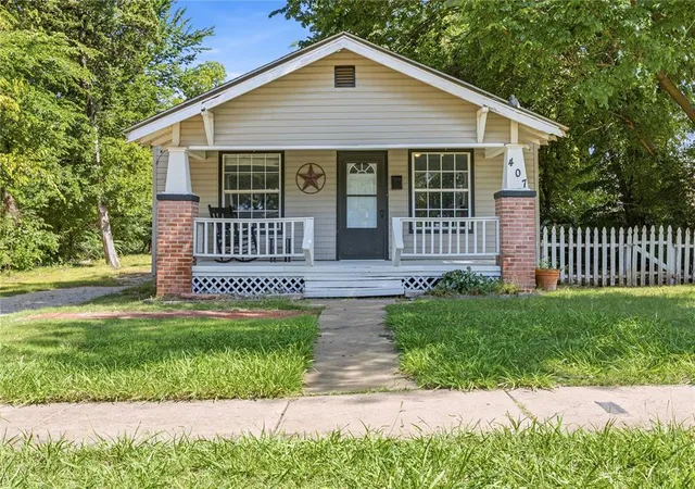 1st image of 407 W 1st St, Edmond, OK 73003 | MLS# 1240248