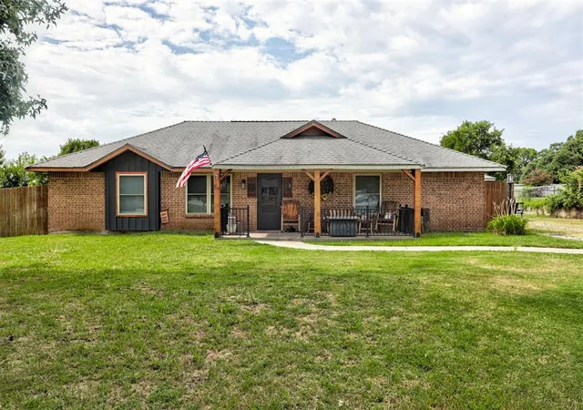 1st image of 19800 Aaron Dr, Harrah, OK 73045 | MLS# 1240255