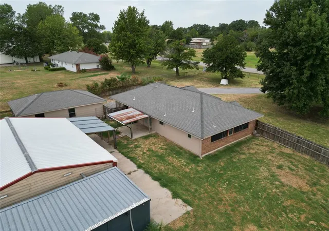 Photo 4 of Sale Pending at 19800 Aaron Dr, Harrah, OK 73045 | MLS# 1240255 | Listing updated on 2026-10-07