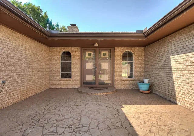 2nd image of 612 Saint James Pl, Yukon, OK 73099 | MLS# 1240263