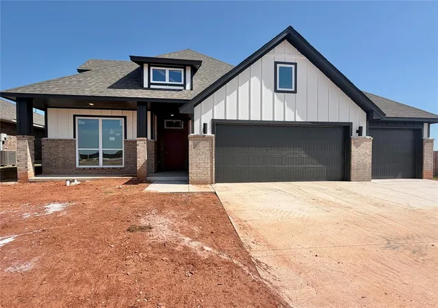 1st image of 4019 Abingdon Dr, Norman, OK 73026 | MLS# 1240264