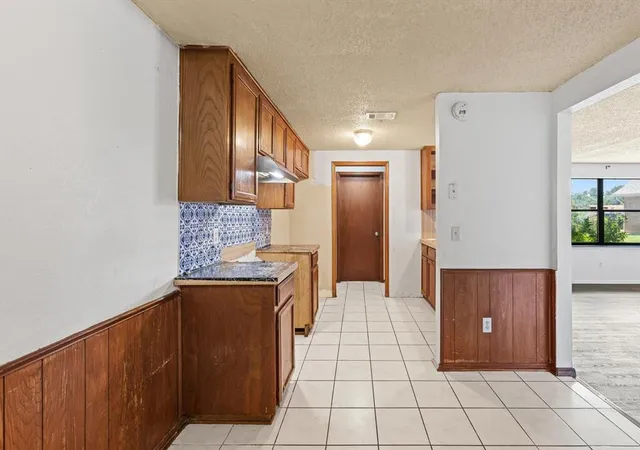 Listing Photo 5 - Condo for sale in building located at 7611 NW 113th Pl, Oklahoma City, OK 73162