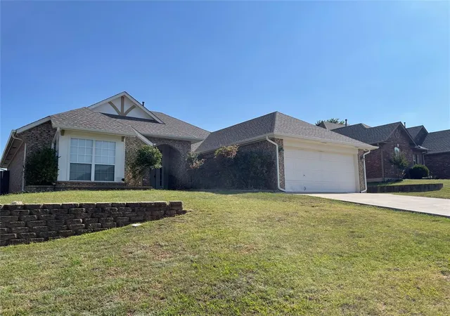 2nd image of 11516 Village Ave, Oklahoma City, OK 73130 | MLS# 1240275