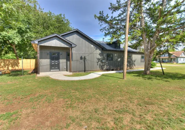 4th image of 1828 W Idaho Ave, Chickasha, OK 73018 | MLS# 1240281