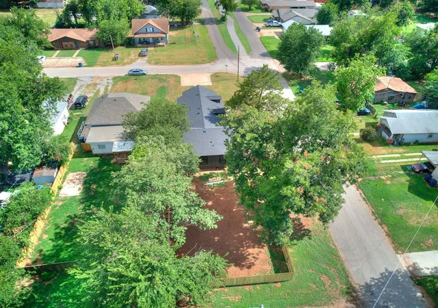 47th image of 1828 W Idaho Ave, Chickasha, OK 73018 | MLS# 1240281