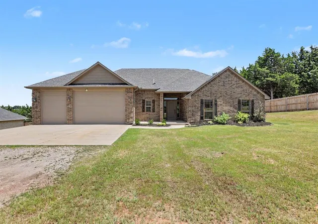 2nd image of 350 Maple Dr, Guthrie, OK 73044 | MLS# 1240303