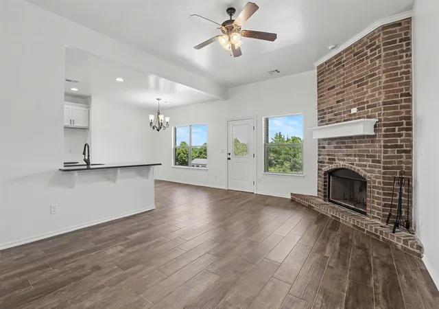 3rd image of 350 Maple Dr, Guthrie, OK 73044 | MLS# 1240303