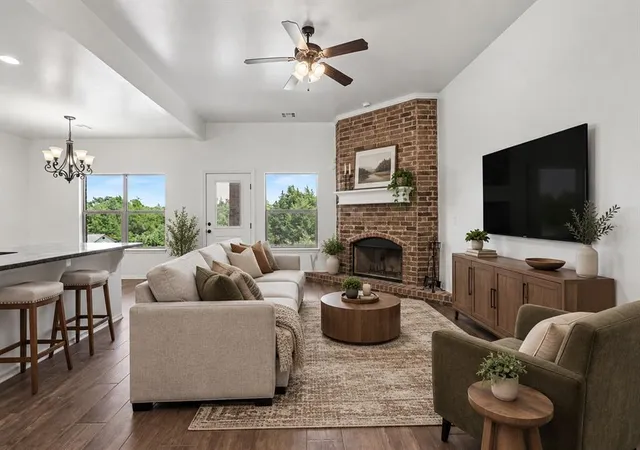 Photo 2 of Single family home for sale at 350 Maple Dr, Guthrie, OK 73044 | MLS# 1240303 | Listing updated on 2026-10-13