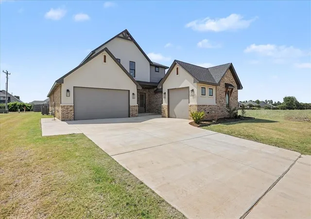 2nd image of 3305 Sugar Maple Wy, Oklahoma City, OK 73179 | MLS# 1240312