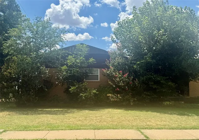 Photo 1 of Single family home for sale at 2005 N Canary Ln, Altus, OK 73521 | MLS# 1240314 | Listing updated on 2026-07-24
