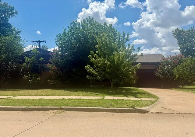 Photo 2 of Single family home for sale at 2005 N Canary Ln, Altus, OK 73521 | MLS# 1240314 | Listing updated on 2026-07-24