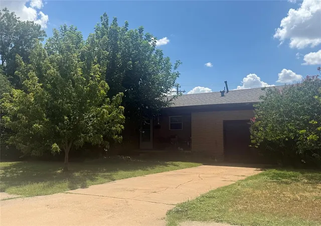 Photo 2 of Single family home for sale at 2005 N Canary Ln, Altus, OK 73521 | MLS# 1240314 | Listing updated on 2026-07-24