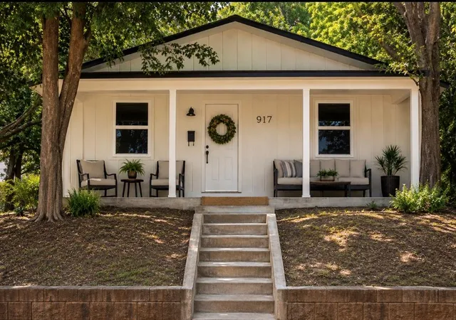 1st image of 917 W Colorado Ave, Chickasha, OK 73018 | MLS# 1240317