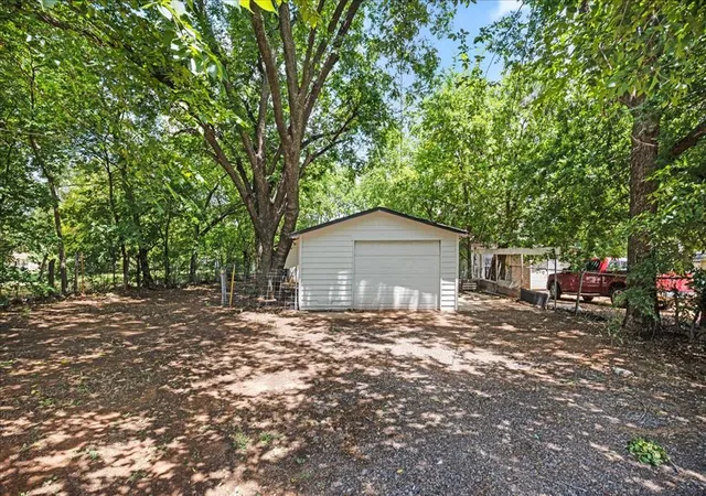 19th image of 917 W Colorado Ave, Chickasha, OK 73018 | MLS# 1240317