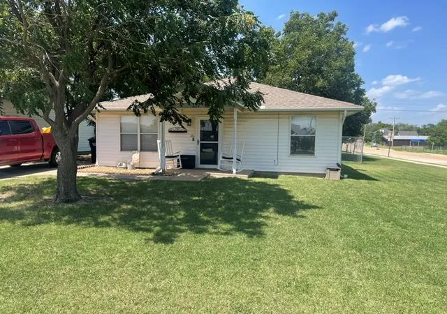 1st image of 227 Se 3rd St, Moore, OK 73160 | MLS# 1240339