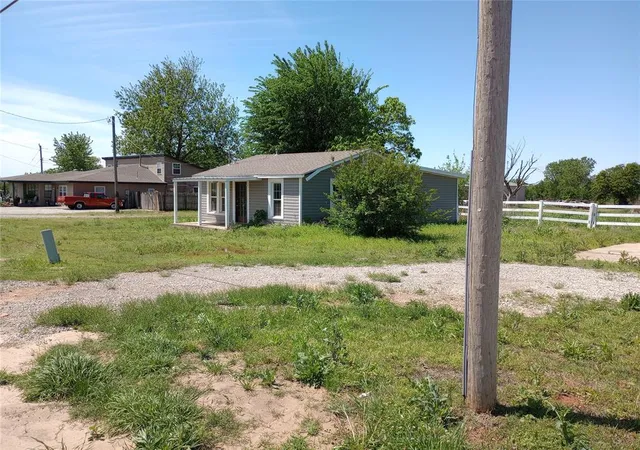 Photo 3 of Single family home for sale at 2651 N Harrah Rd, Harrah, OK 73045 | MLS# 1240347 | Listing updated on 2026-07-23