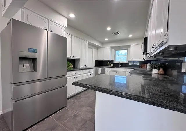 3rd image of 5 Redbud Ln, Shawnee, OK 74801 | MLS# 1240357