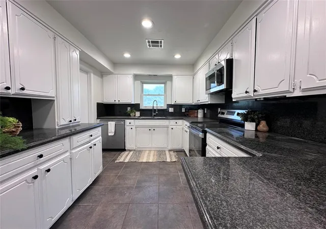 5th image of 5 Redbud Ln, Shawnee, OK 74801 | MLS# 1240357