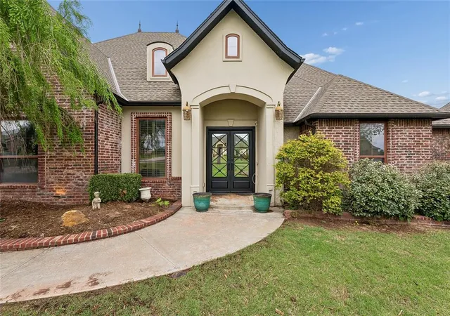 4th image of 3605 Churchill Rd, Moore, OK 73165 | MLS# 1240359