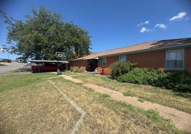 1st image of 111 E Locust Ave, Sayre, OK 73662 | MLS# 1240369