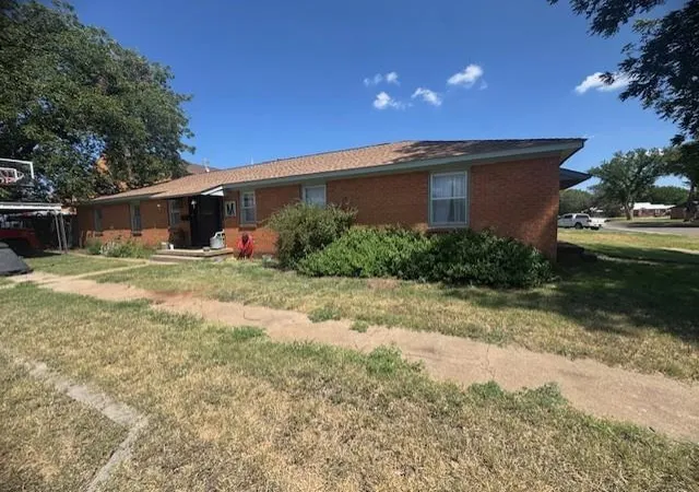 3rd image of 111 E Locust Ave, Sayre, OK 73662 | MLS# 1240369
