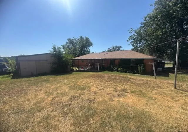4th image of 111 E Locust Ave, Sayre, OK 73662 | MLS# 1240369
