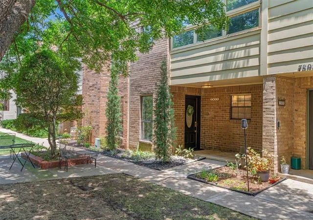 2nd image of 7811 Old Hickory Ln, Oklahoma City, OK 73116 | MLS# 1240370
