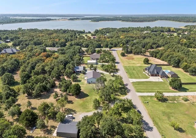 2nd image of 32700 Tincup Dr, Shawnee, OK 74804 | MLS# 1240382