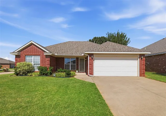 Photo 1 of Sale Pending at 724 Eastview Ct, Yukon, OK 73099 | MLS# 1240388 | Listing updated on 2026-08-03