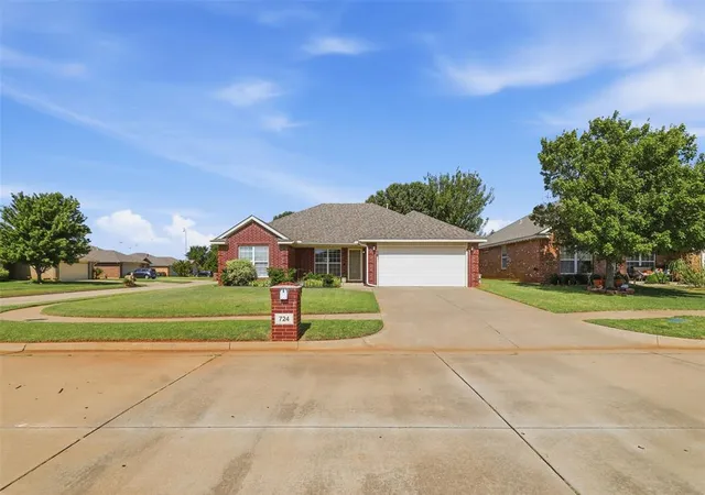 Photo 2 of Sale Pending at 724 Eastview Ct, Yukon, OK 73099 | MLS# 1240388 | Listing updated on 2026-08-03