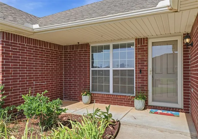 Photo 4 of Sale Pending at 724 Eastview Ct, Yukon, OK 73099 | MLS# 1240388 | Listing updated on 2026-08-03