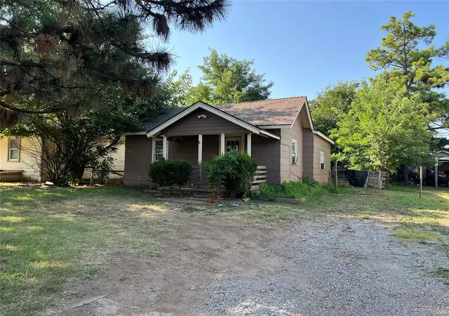 1st image of 1105 W Woodson St, El Reno, OK 73036 | MLS# 1240406